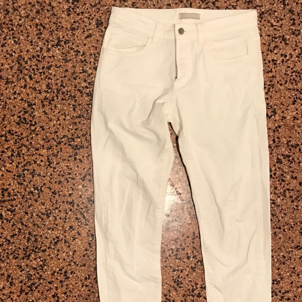 White uniqlo pants